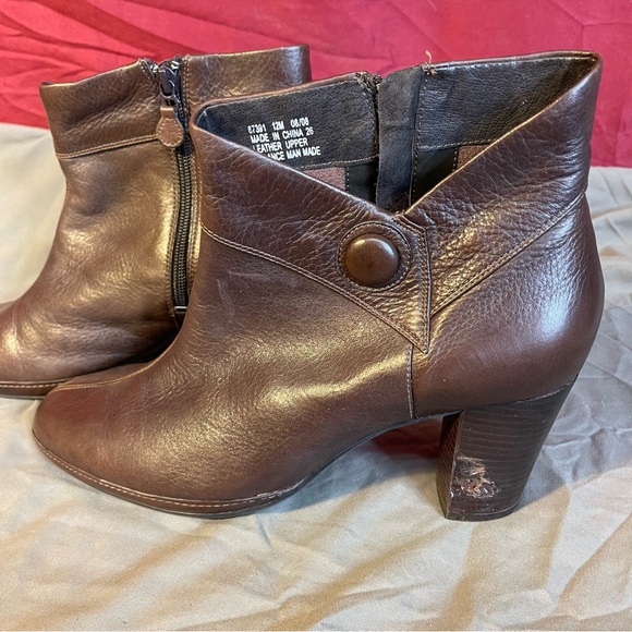 Clarks 87391 Artisan Brown Leather Button Bootie size 12 - Picture 4 of 11